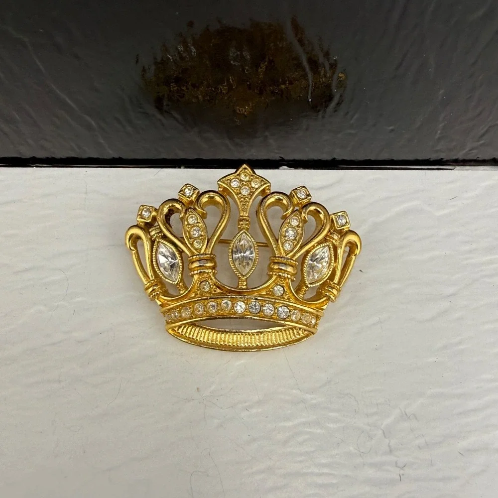 Vintage KJL Avon Crown Brooch Gold Tone Rhinestone Signed Kenneth Jay Lane